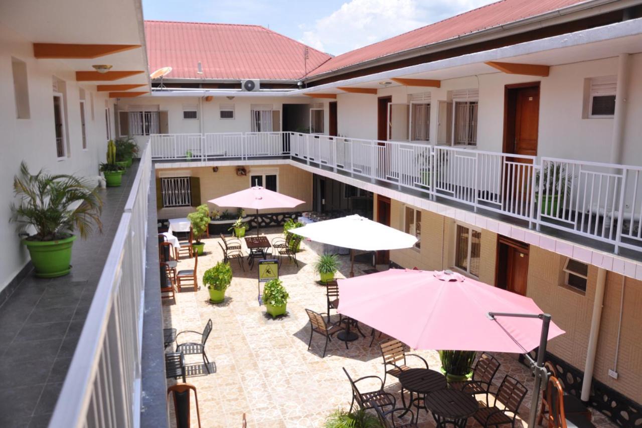 Sandton Hotel Kasese Exterior foto